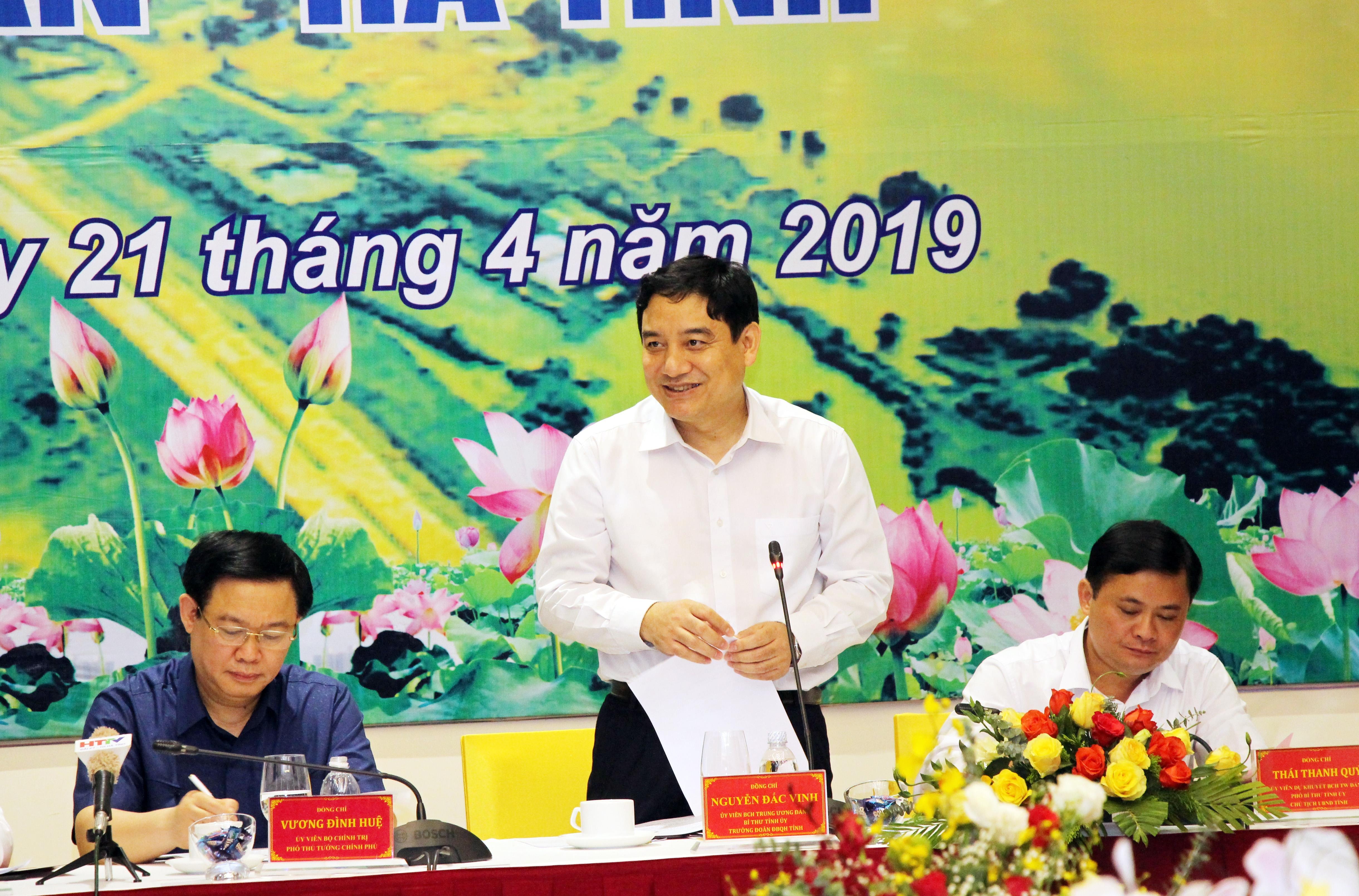 Bí thư Tỉnh ủy Nghệ An Nguyễn Đắc Vinh phát biểu tại hội nghị. Ảnh: Đào Tuấn 