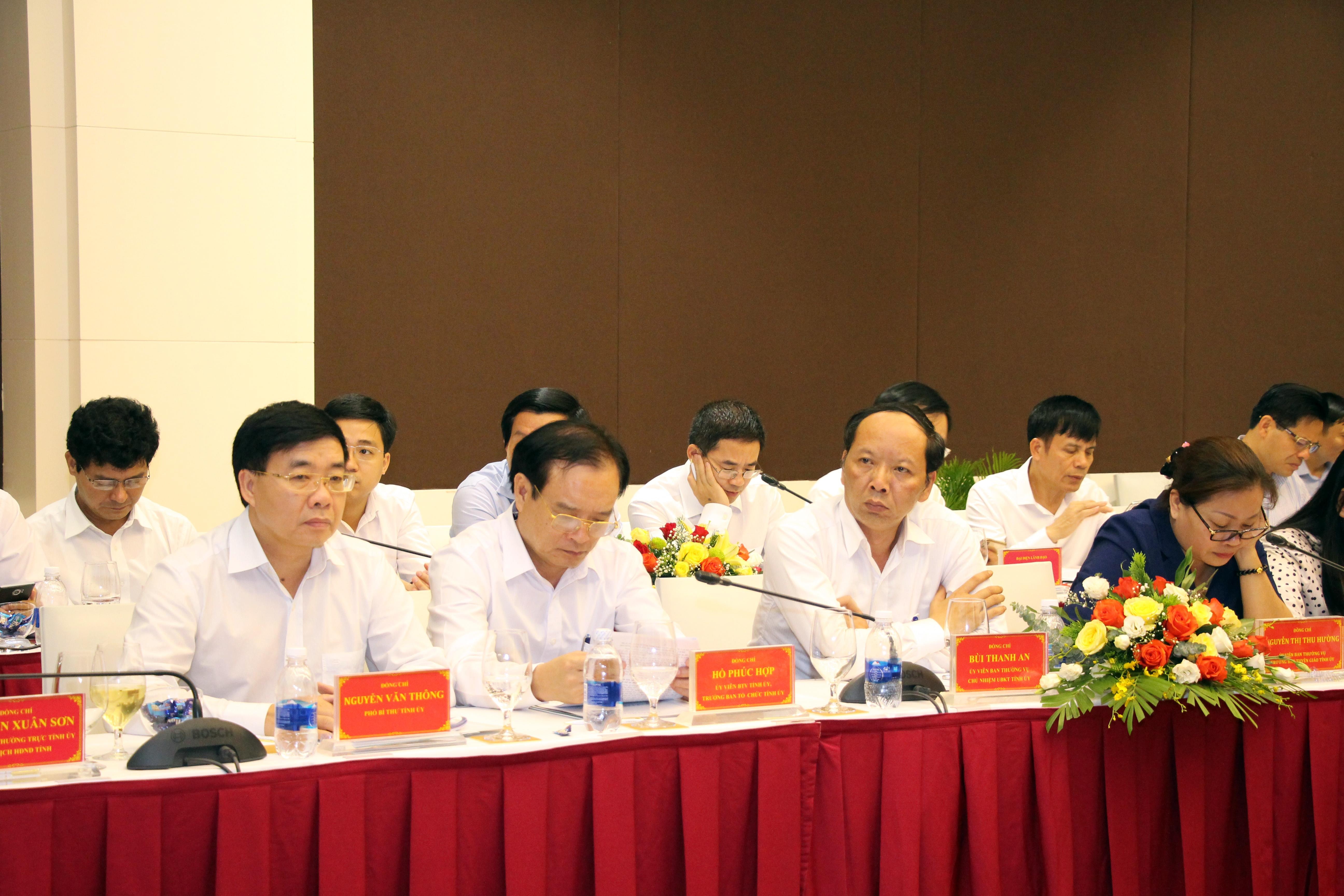 Các đại biểu tỉnh Nghệ An dự hội nghị. Ảnh: Đào Tuấn