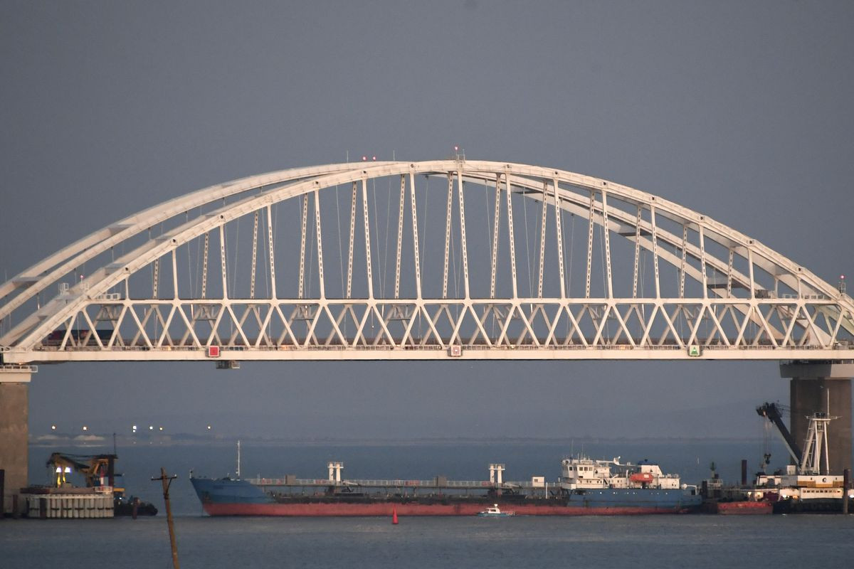 Cây cầu nối Crimea với lục địa Nga. Ảnh: Getty