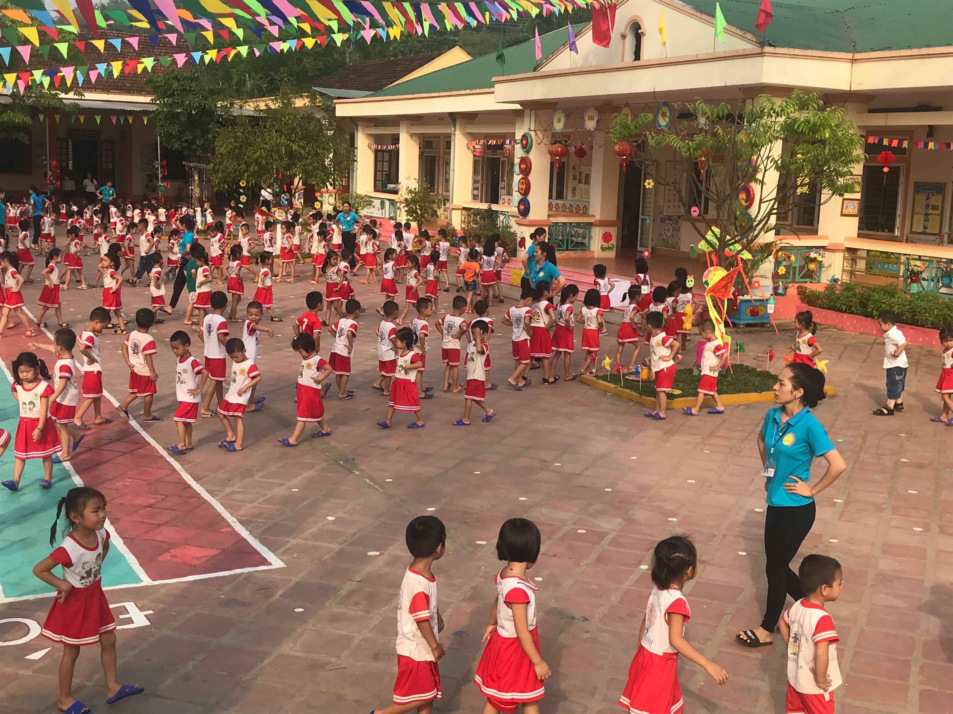 Kiểm tra các hoạt động vui chơi tại trường Mầm non Nghĩa Trung.