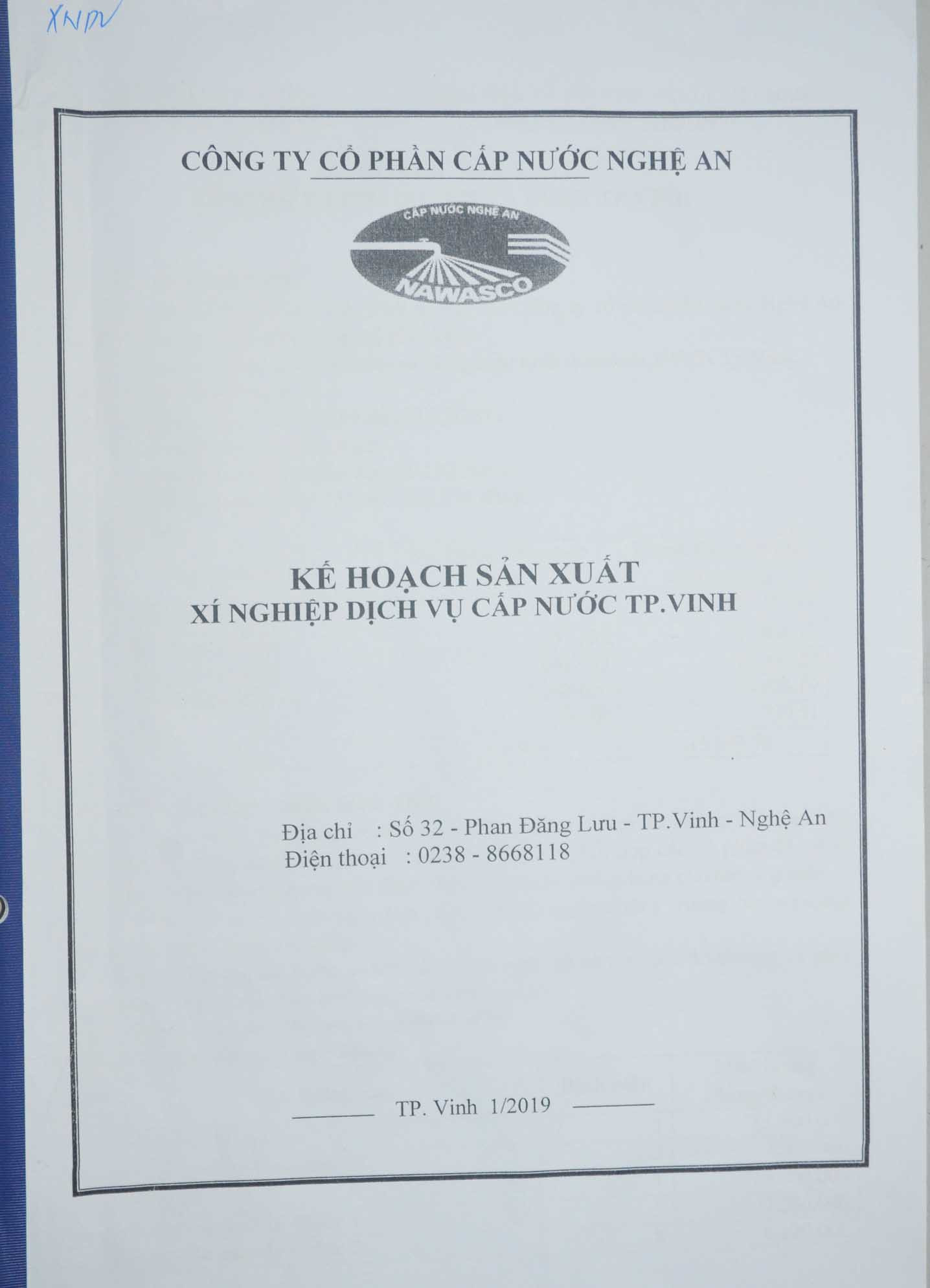 Bìa của bản Kế hoạch sản xuất Xí nghiệp dịch vụ cấp nước TP. Vinh. Ảnh: Nhật Lân