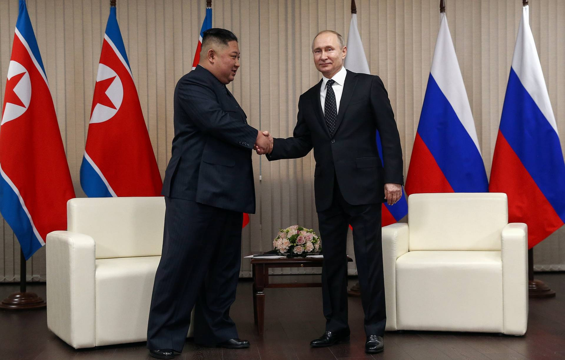 Tổng thống Nga Vladimir Putin và Nhà lãnh đạo Triều Tiên Kim Jong-un. Ảnh: TASS