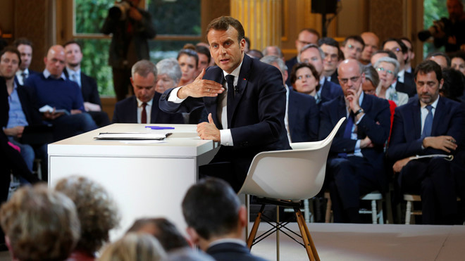 Tổng thống Macron hứa giảm thuế thu nhập như đòi hỏi của phong trào biểu tình - ảnh 2