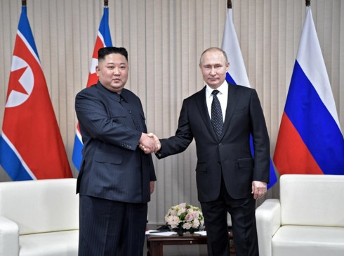 tong thong nga vladimir putin nhan loi den tham trieu tien hinh 1