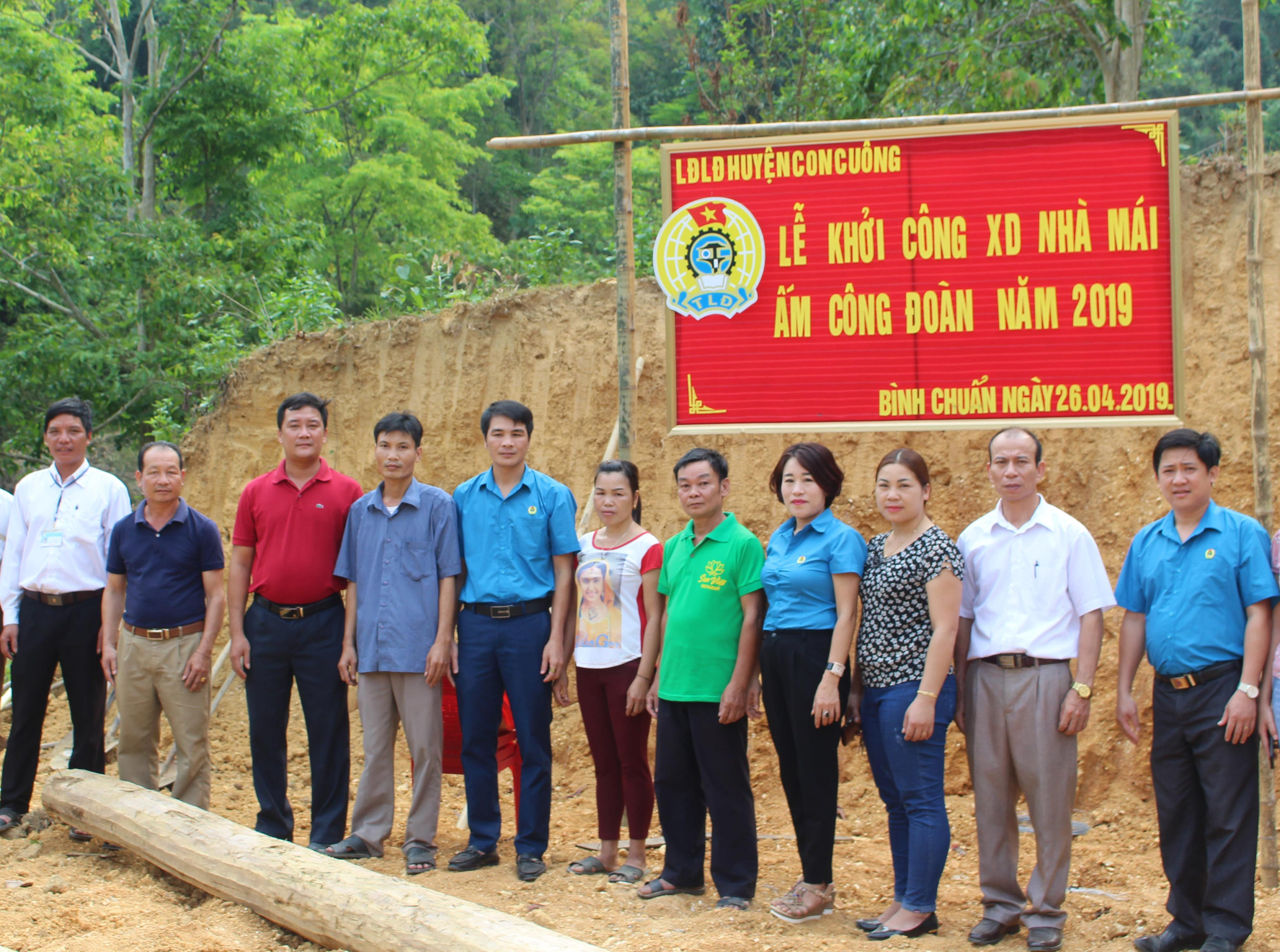 liên đoàn LĐ huyện khởi công xây dựng nhà mái ấm công đoàn cho đoàn viên Hà Văn Trung ở bản Quẻ xã Bình Chuẩn
