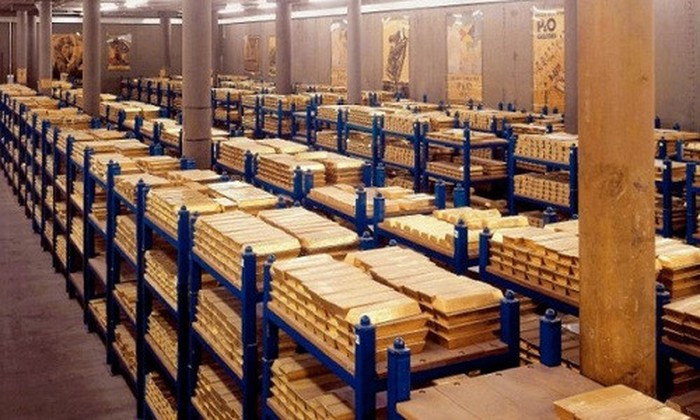 Là nơi lưu trữ 7.000 tấn vàng trị giá gần 350 tỷ USD, hầm vàng của Cục dự trữ liên bang Mỹ (FED) tại New York được cho là nơi lưu trữ số lượng vàng lớn nhất thế giới. Ảnh: Casino.