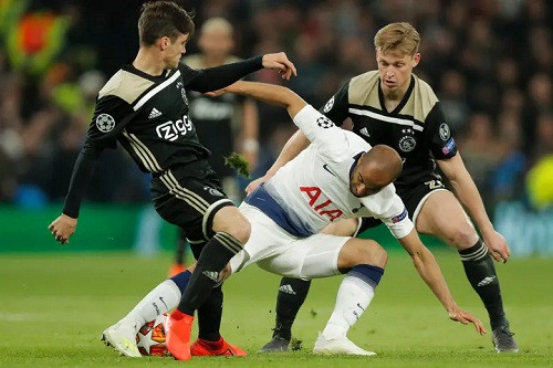 Tottenham không có đủ những phương án tấn công cần thiết để bẻ gãy hàng thủ Ajax. Ảnh: Guardian.