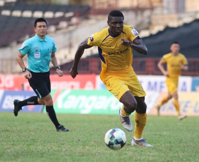 Olaha là đầu tiên lập hat-tick “cầu thủ xuất sắc nhất trận đấu” tại V.League 2019 (ảnh VPF)