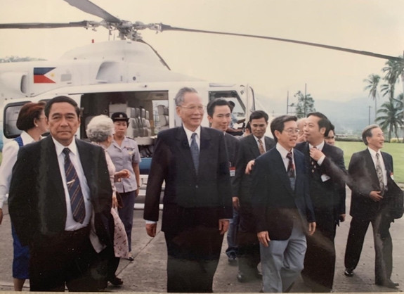 Chủ tịch nước Lê Đức Anh thăm thành phố Subic, Philippines (tháng 11-1995). Ảnh do tác giả cung cấp