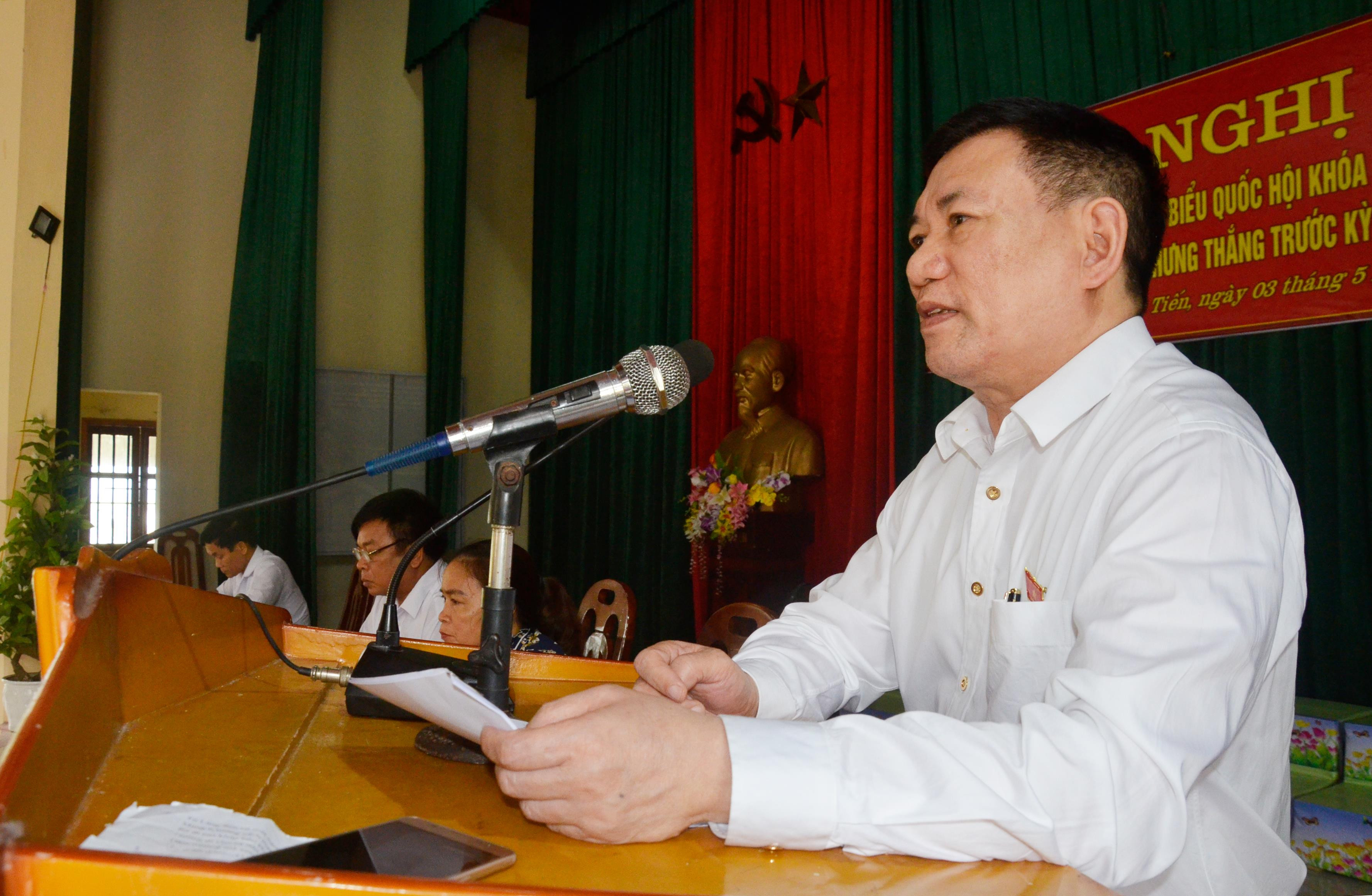 Tổng Kiểm toán Nhà nước Hồ Đức Phớc trả lời các kiến nghị của cử tri huyện Hưng Nguyên. Ảnh: Thanh Lê