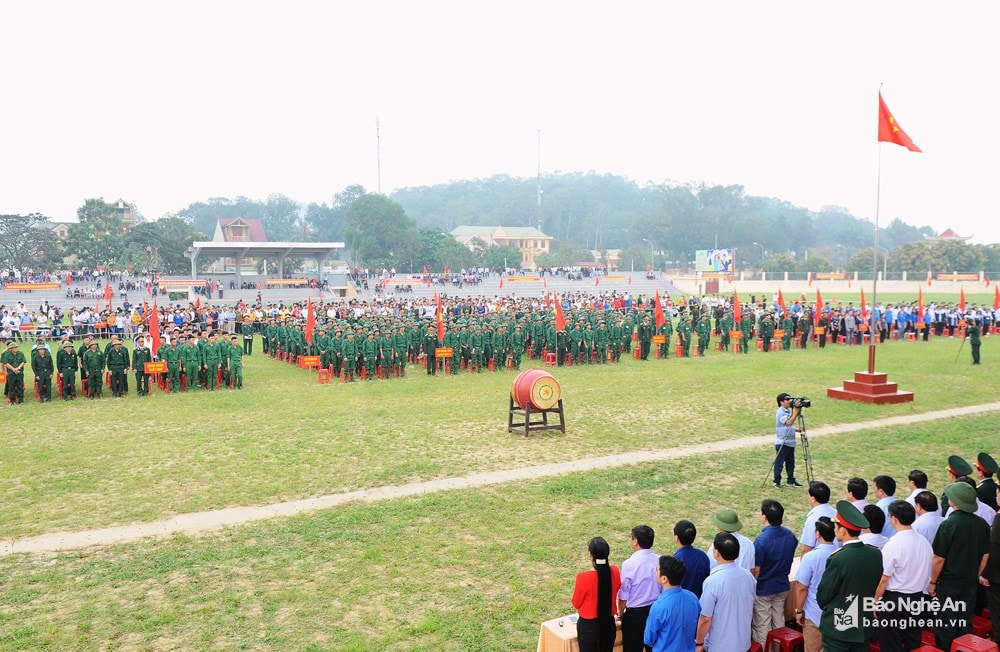 Lễ giao nhận quân năm 2019 tại huyện Nam Đàn. Ảnh tư liệu