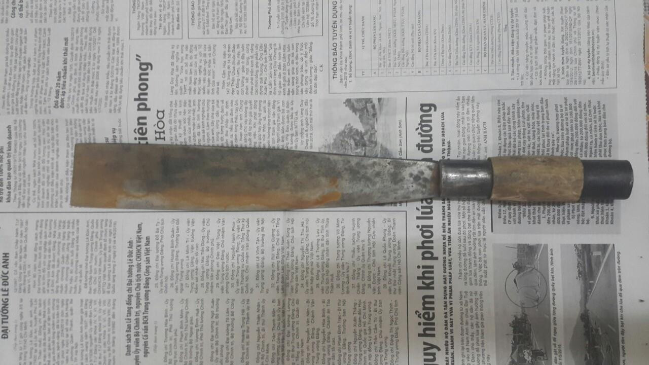 Con dao Nguyễn Văn Dược dùng để chém cổ gà. Ảnh: Ngọc Diệp