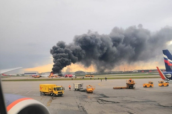 41 người chết khi máy bay Nga hạ cánh khẩn cấp ở Matxcơva - Ảnh 1.