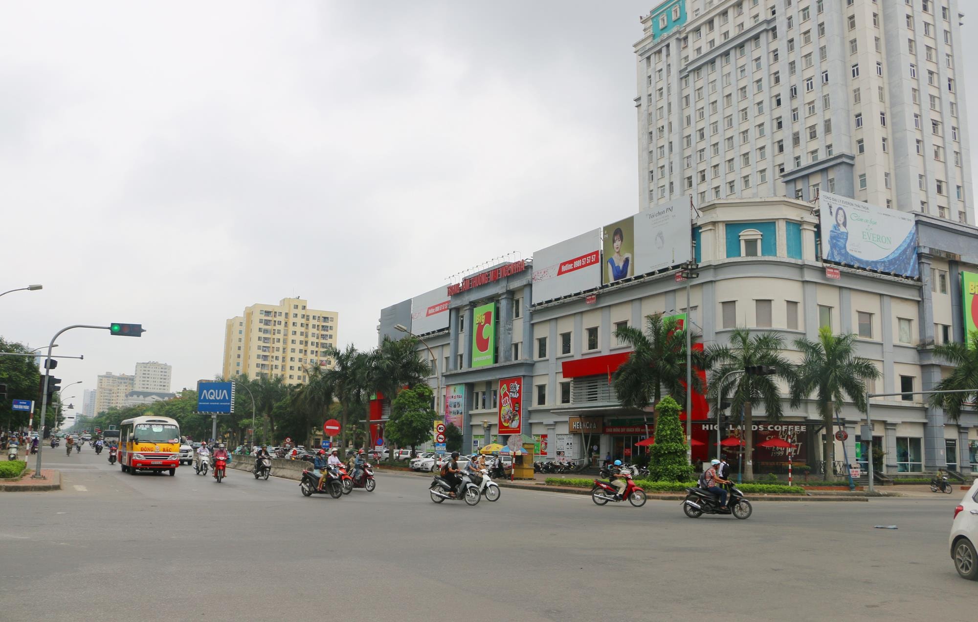 Đường Quang Trung về đường Trần Phú là tuyến phố khá sầm uất được xem xét để mở phố đi bộ. Ảnh: Nguyễn Hải
