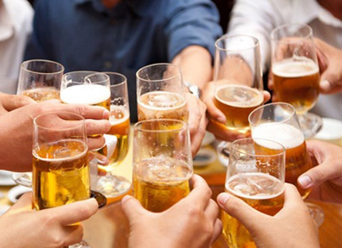 Việt Nam có tỷ lệ nam giới uống rượu bia đừng hàng đầu thế giới.