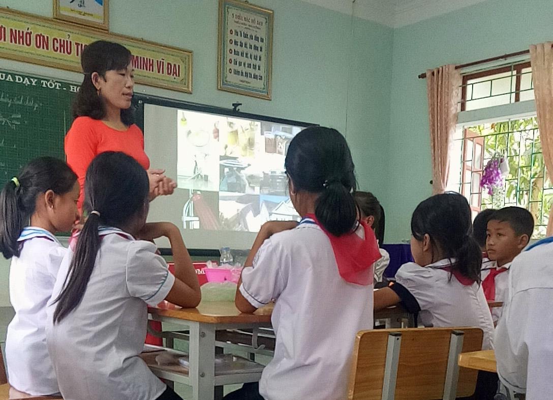 Ứng dụng hệ thống họp trực tuyến trong các hoạt động sinh hoạt chuyên môn, đổi mới phương pháp dạy học ở Trường Tiểu học Lý Thành. Ảnh: Đinh Nguyệt