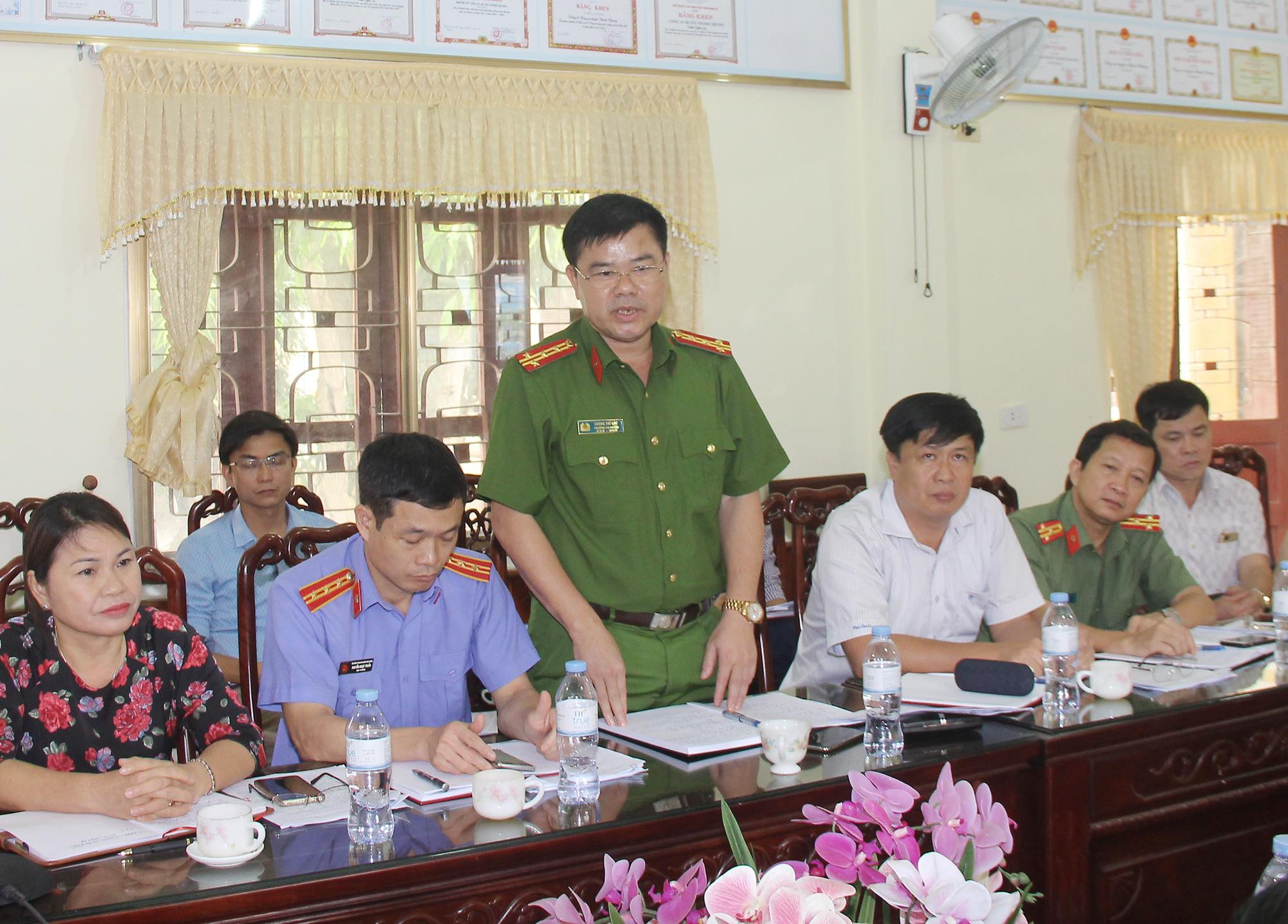 Đại tá Lương Thế Lộc - Trưởng Công an huyện đề nghị cần xử lý trách nhiệm hình sự đối với. Ảnh Minh Chi