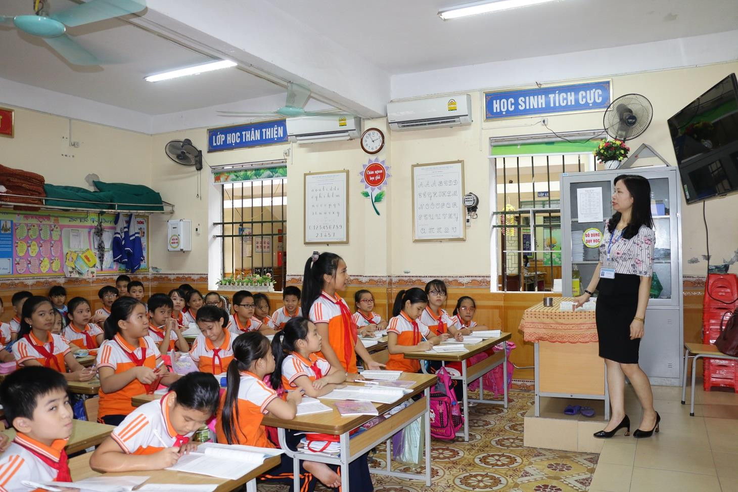Tiết học của học sinh lớp 5 - Trường Tiểu học Lê Lợi - Thành phố Vinh. Ảnh: Mỹ Hà
