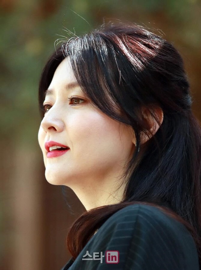 Lee Young Ae gan 50 tuoi van dep tre trung khong kem 16 nam truoc hinh anh 2 