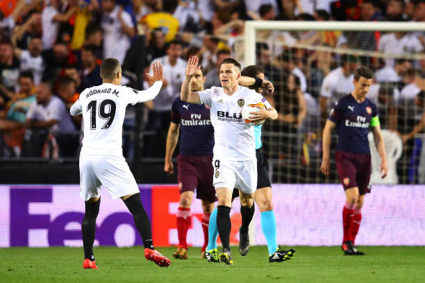 Các cầu thủ Valencia ( áo trắng) đã không thể làm nên điều kỳ diệu trước đại diện đến từ nước Anh ảnh  Getty