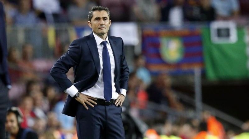 HLV Valverde khó trụ lại sân Camp Nou. Ảnh: sportskeeda.com