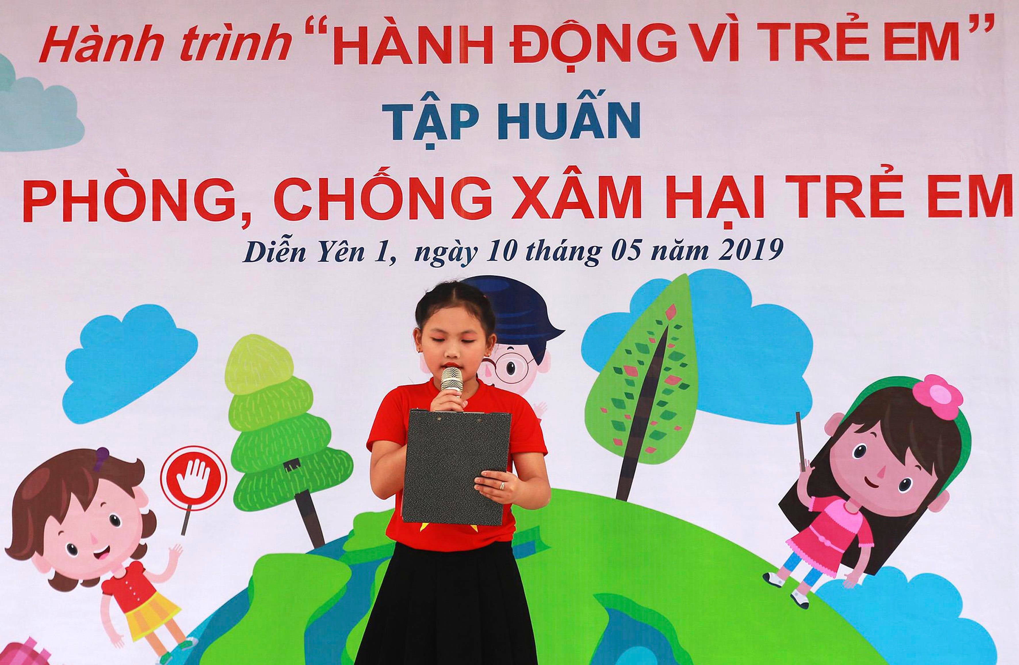 Hoạt động tuyên truyền, tập huấn phòng chống xâm hại trẻ em tại Trường Tiểu học Diễn Yên I, huyện Diễn Châu với chủ đề “Hành động vì trẻ em”.  Ảnh:  Chu Thanh