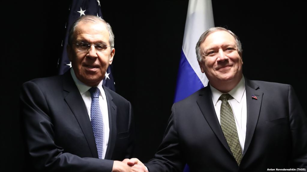 Ngoại trưởng Nga Sergei Lavrov và người đồng cấp Mỹ Mike Pompeo. Ảnh: AP