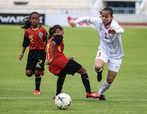 U15 nữ Việt Nam (trắng) thắng đậm Timor Leste.