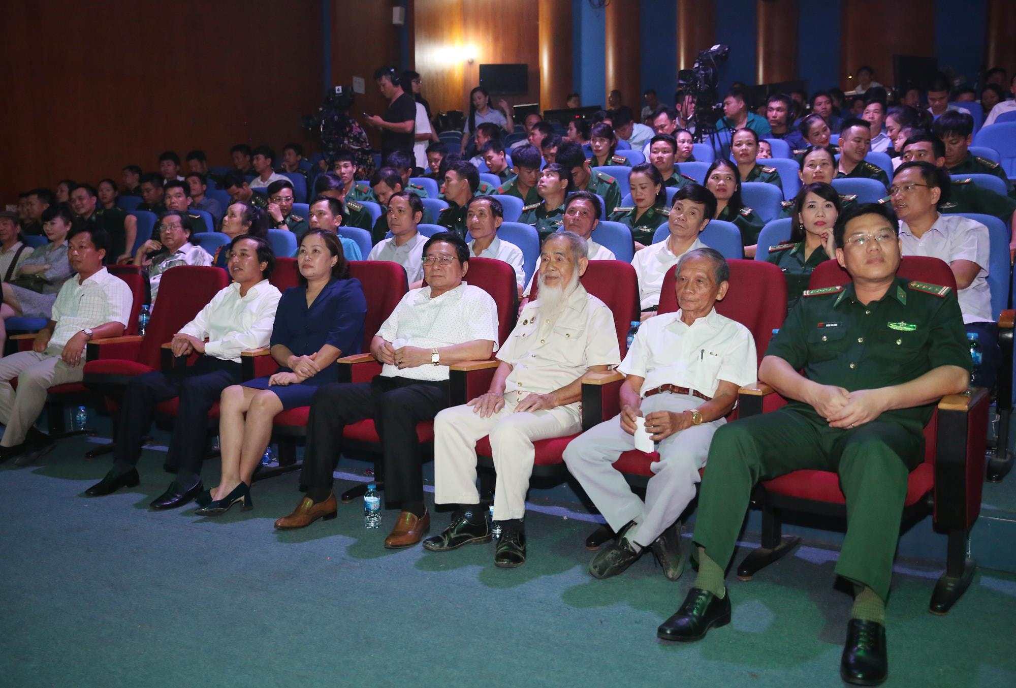 Tham dự đêm giao lưu có đồng chí Nguyễn Thị Thu Hường - Ủy viên Ban Thường vụ, Trưởng ban Tuyên giáo Tỉnh ủy cùng đại diện một số sở, ban, ngành liên quan.