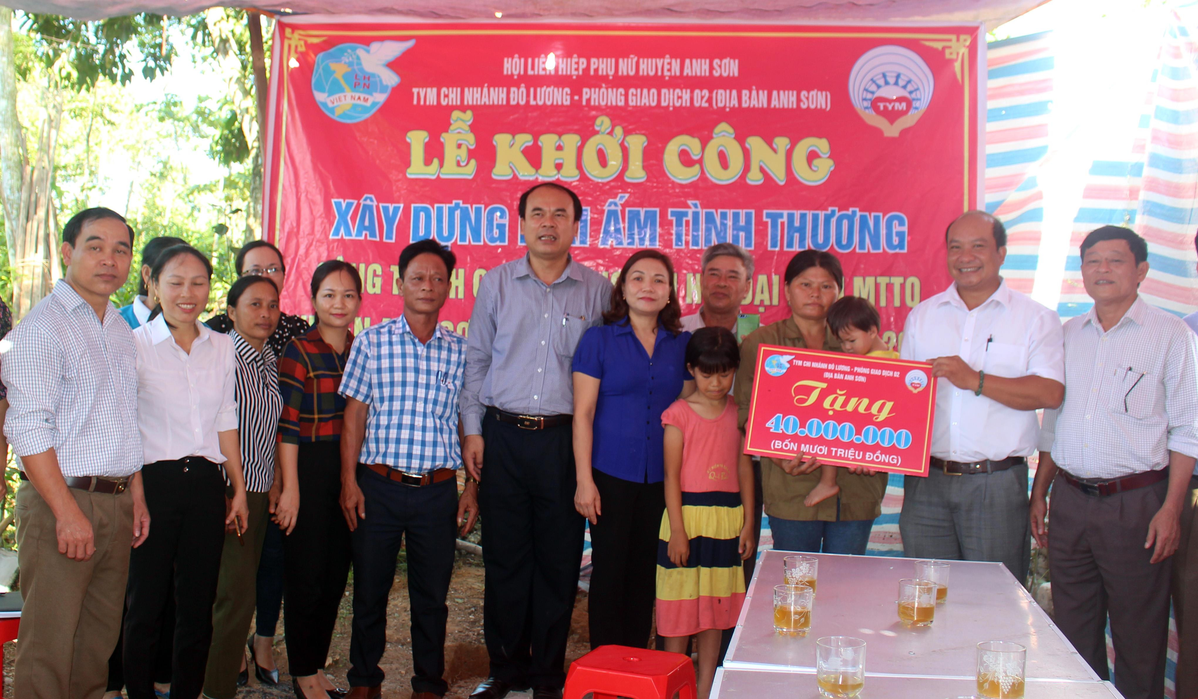 Hội LHPN huyện, phối hợp với quỹ TYM chi nhánh Đô Lương, phòng giao dịch số 02 chi nhánh Anh Sơn hỗ trợ xây dựng nhà mái ấm tình thương cho chị Hà Thị Xuân