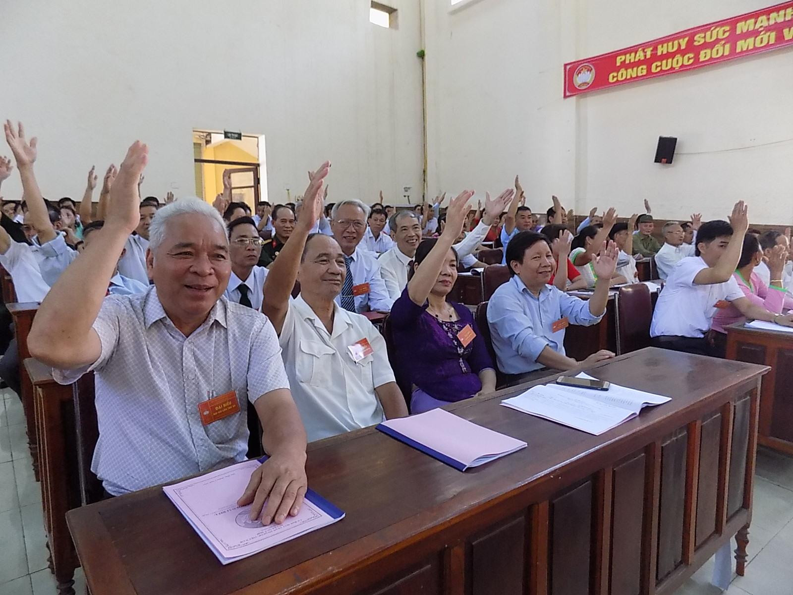 Đại hội đại biểu MTTQ Việt Nam huyện Quỳ Hợp biểu quyết bầu Ban chấp hành khóa mới. Ảnh: CTV