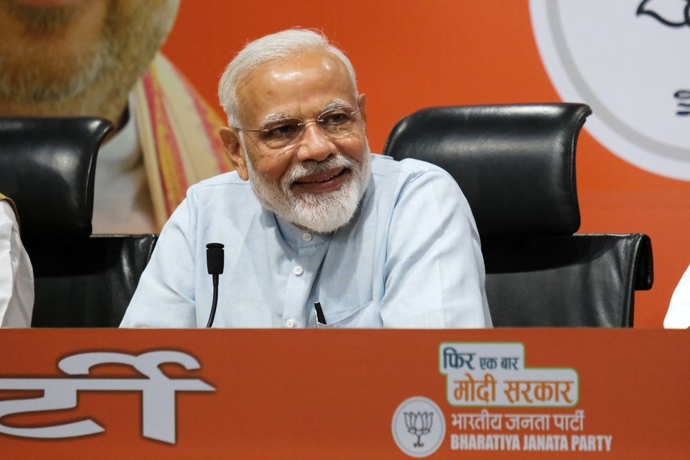 Đảng BJP của Thủ tướng Narendra Modi được dự báo giành chiến thắng áp đảo trong cuộc bầu cử Hạ viện (Bloomberg)