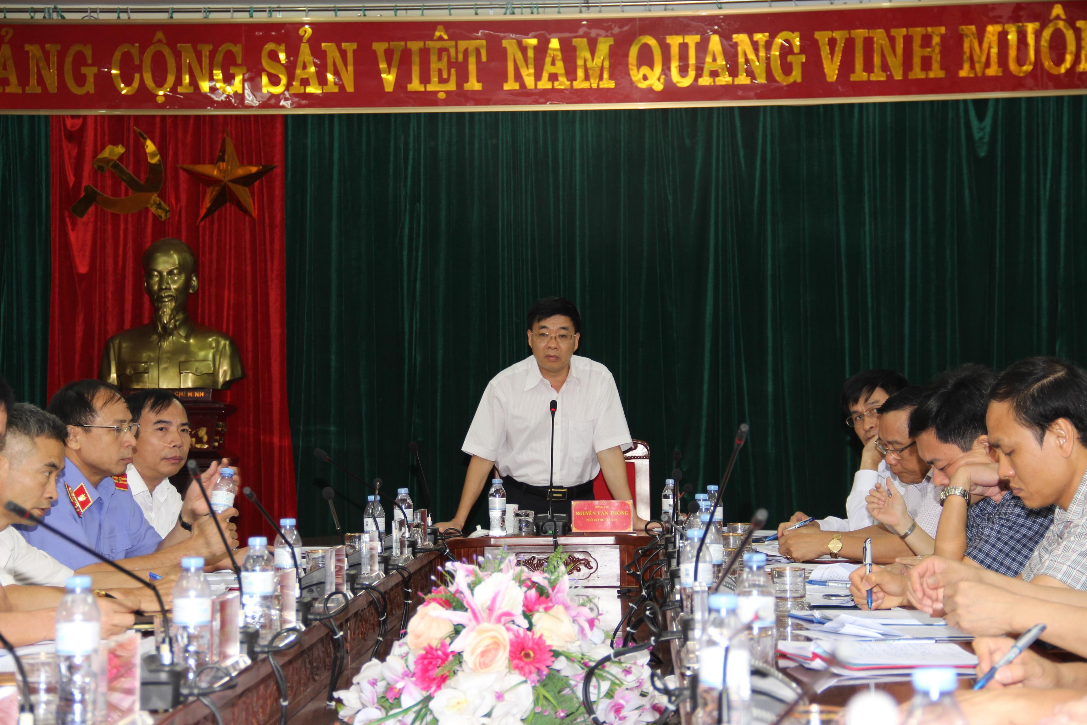 Đồng chí Nguyễn Văn Thông - Phó Bí thư Tỉnh ủy chủ trì hội nghị. Ảnh: Hoài Thu