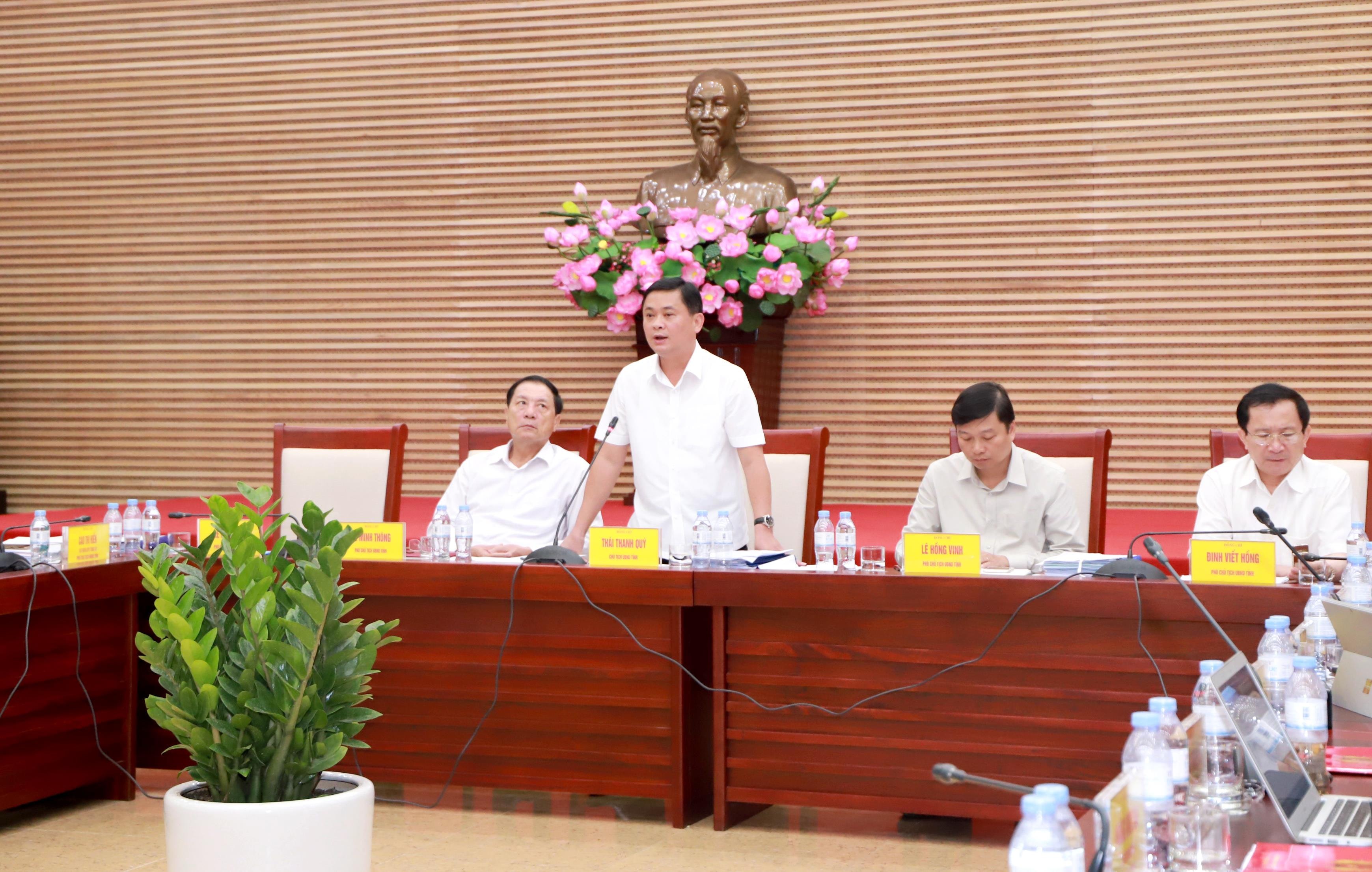 Chủ tịch UBND tỉnh Thái Thanh Quý kết luận nội dung về kinh tế - xã hội. Ảnh: Thành Duy