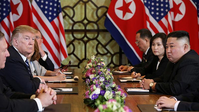Chủ tịch Kim Jong-un và Tổng thống Donald Trump trong cuộc gặp ở Hà Nội hồi tháng 2 /// Reuters
