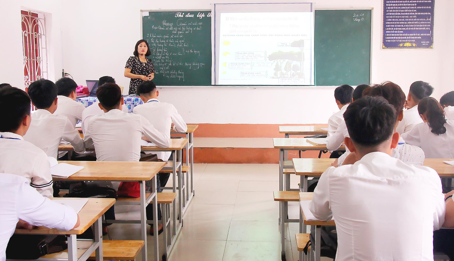 Lớp học văn hóa được đầu tư khá khang trang ở Trung tâm GDNN - GDTX huyện Diễn Châu. Ảnh: Mỹ HÀ