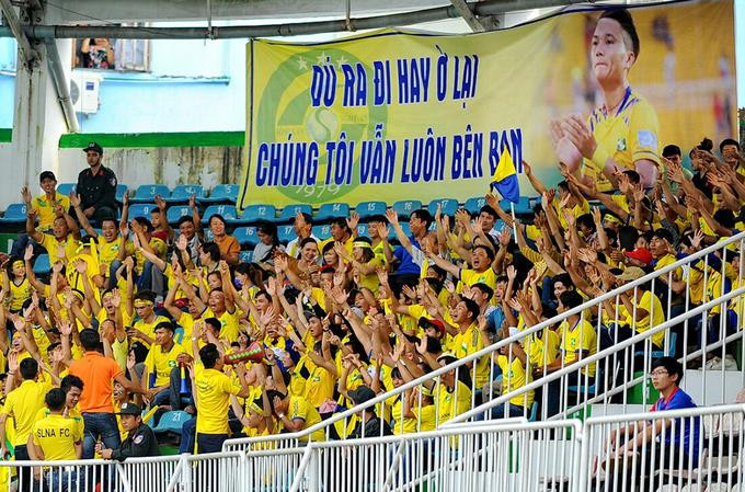 Trần Phi Sơn vẫn chưa có trận đấu nào cho CLB TP.HCM ở mùa giải năm nay. Ảnh: zing.vn