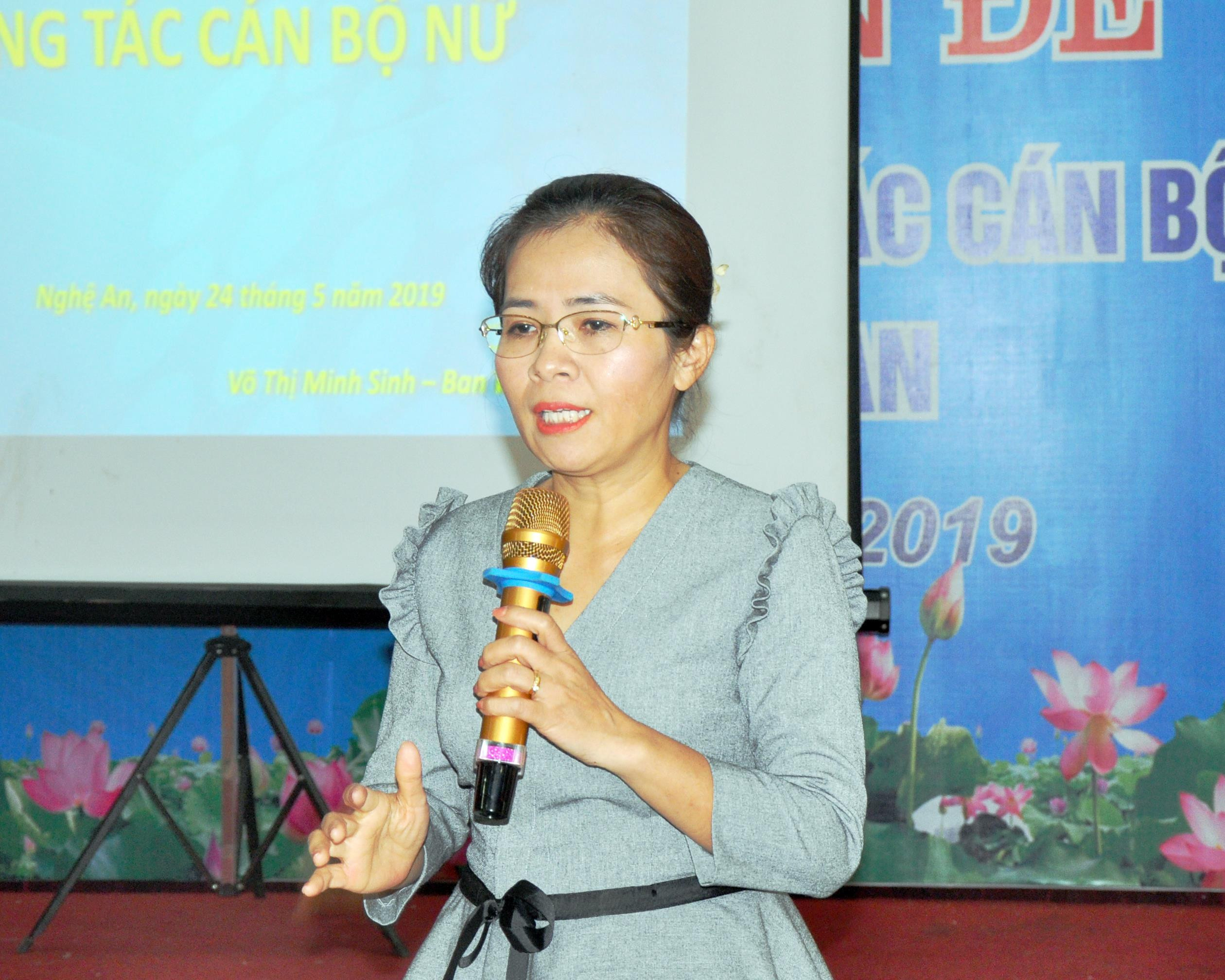 Đồng chí Võ Thị Minh Sinh – Ủy viên BCH Đảng bộ tỉnh, Phó Trưởng Ban Tổ chức Tỉnh ủy chủ trì Hội Nghị. Ảnh: Công Kiên
