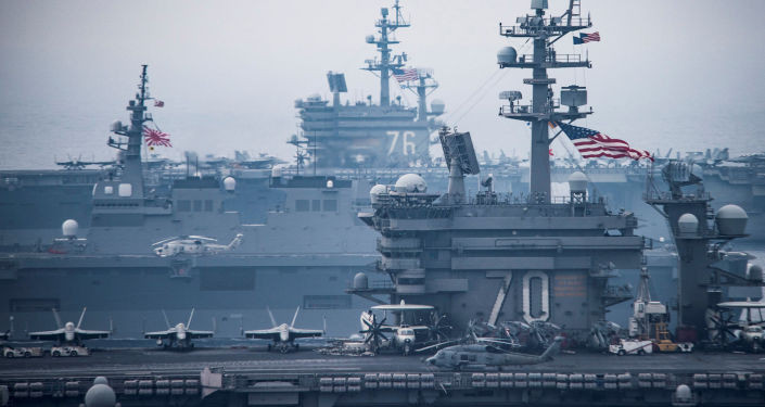 Hai tàu sân bay của Mỹ Carl Vinson và Ronald Reagan trong cuộc tập trận huấn luyện tại vùng biển Nhật Bản