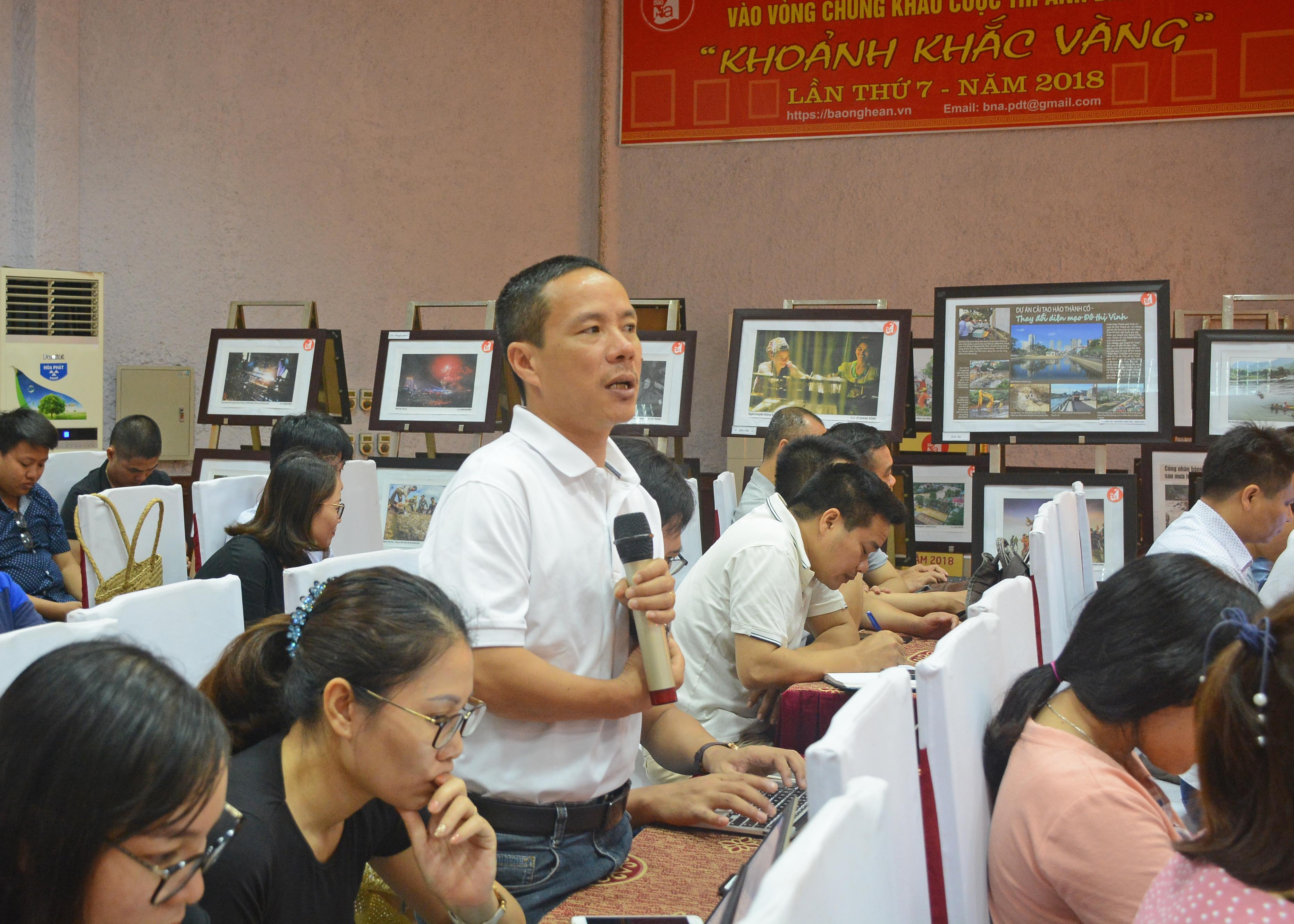 Hội nghị tiếp nhận nhiều ý kiến trao đổi chuyên môn cởi mở của cán bộ, phóng viên Báo Nghệ An. Ảnh: Thu Giang