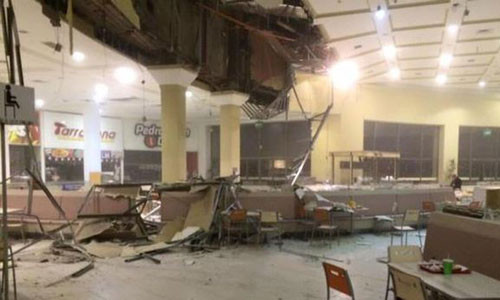 Bên trong một tòa nhà bị hư hại sau trận động đất ở Peru. Ảnh: Twitter.
