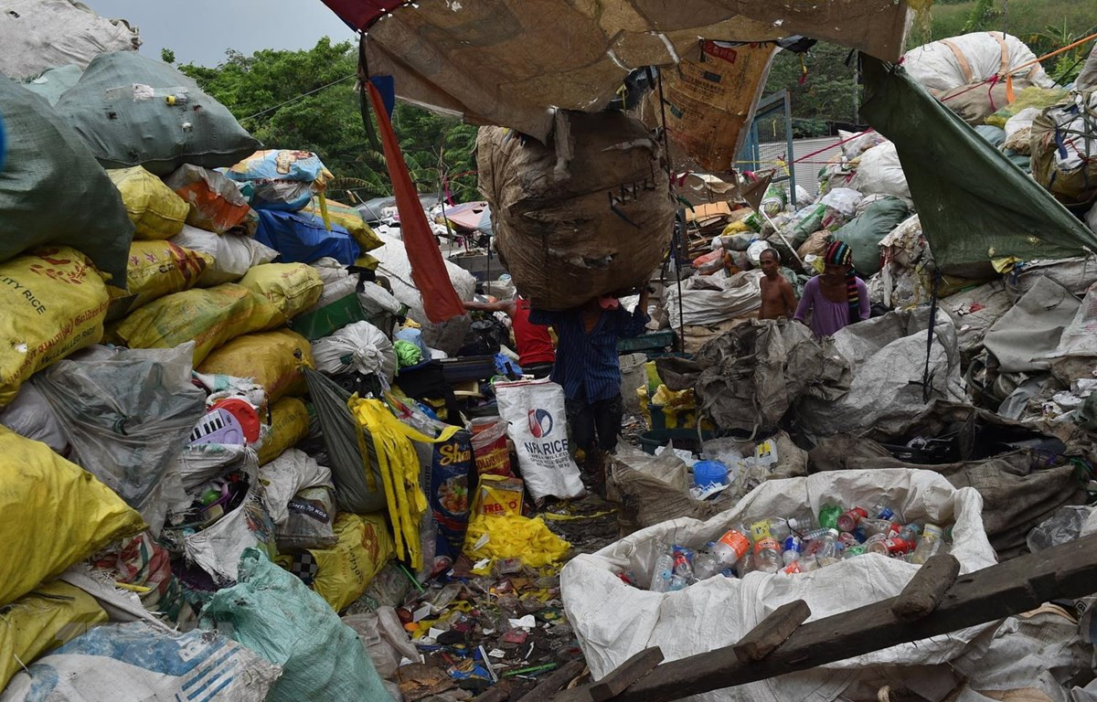 Một bãi rác thải ở Manila, Philippines. (Ảnh: AFP/TTXVN)