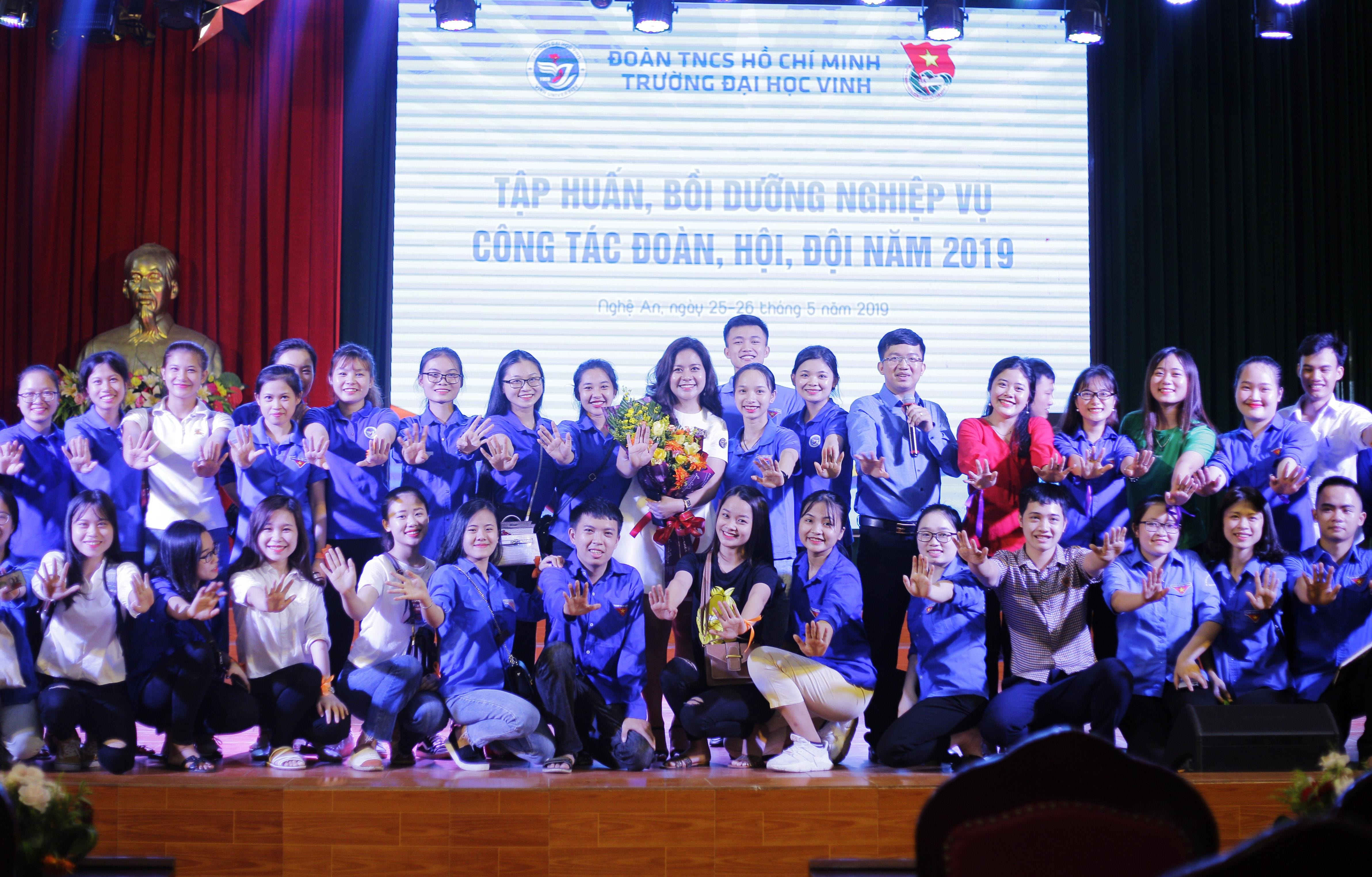 280 học viên là Cán bộ Đoàn - Hội – Lớp và đoàn viên thanh niên được trang bị kiến thức, kỹ năng hoạt động Đoàn - Hội thông qua các buổi tập huấn. Ảnh: Phương Thúy