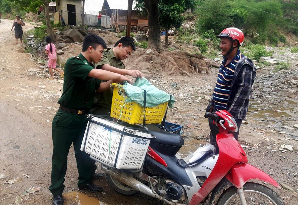 Kiểm tra kỹ các mặt hàng kinh doanh vào địa bàn.