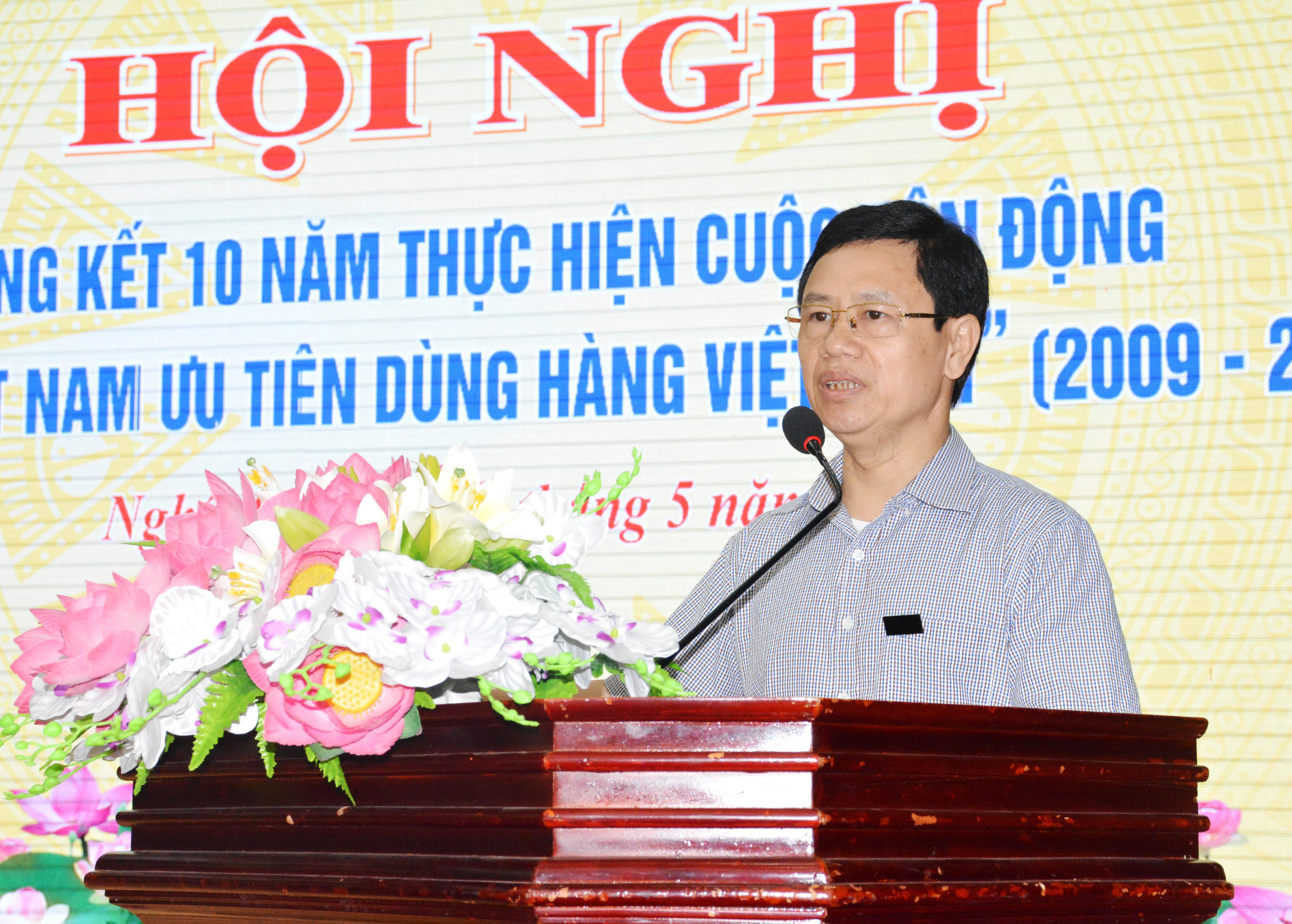 Đồng chí Nguyễn Xuân Sơn - Chủ tịch HĐND tỉnh, trưởng ban chỉ đạo cuộc vận động phát biểu. ẢNh: Việt Phương