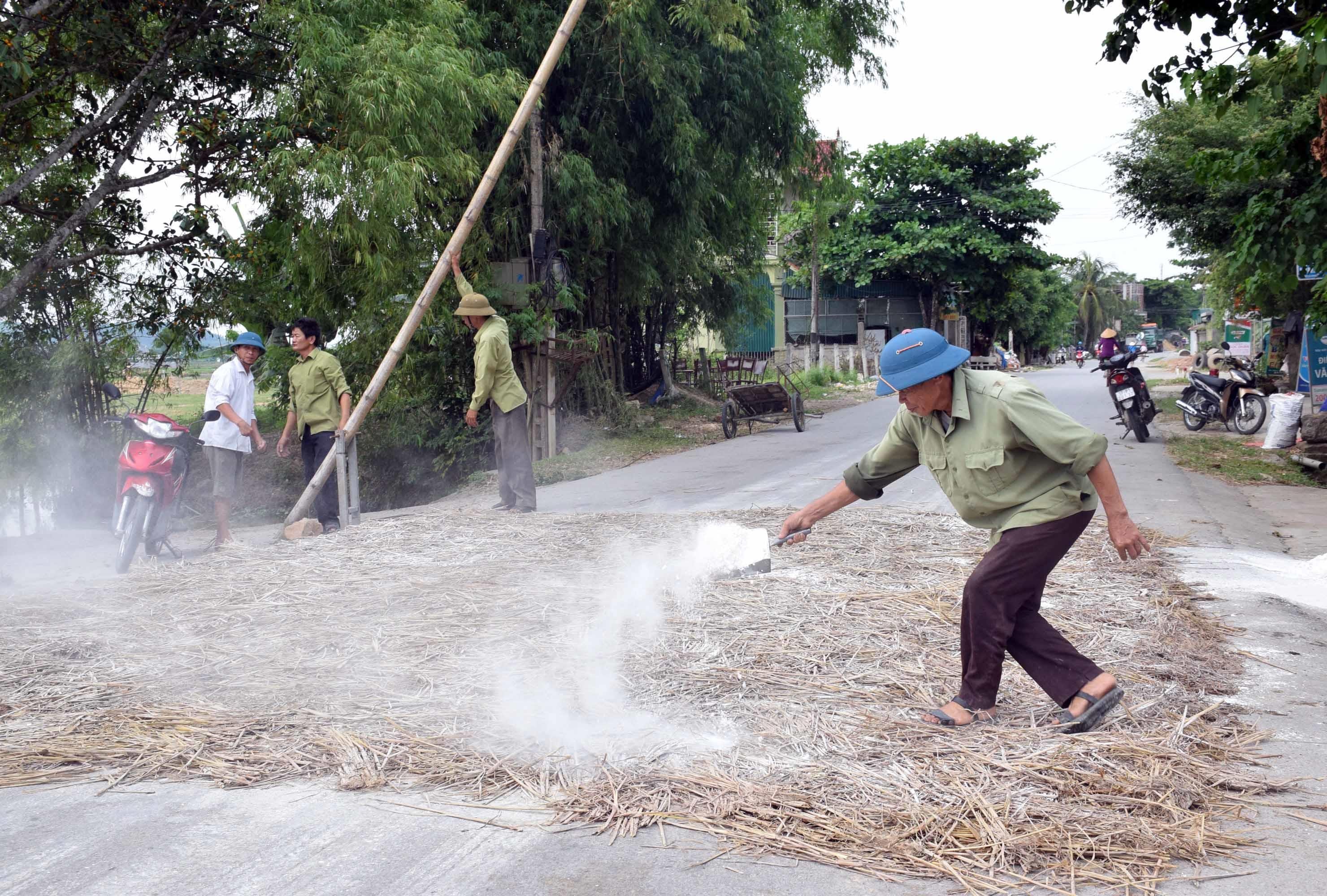 Trong chiều 28/5, xã Thọ Thành lập 7 chốt chặn dịch trên các trục đường ra vào địa bàn. Ảnh: Xuân Hoàng