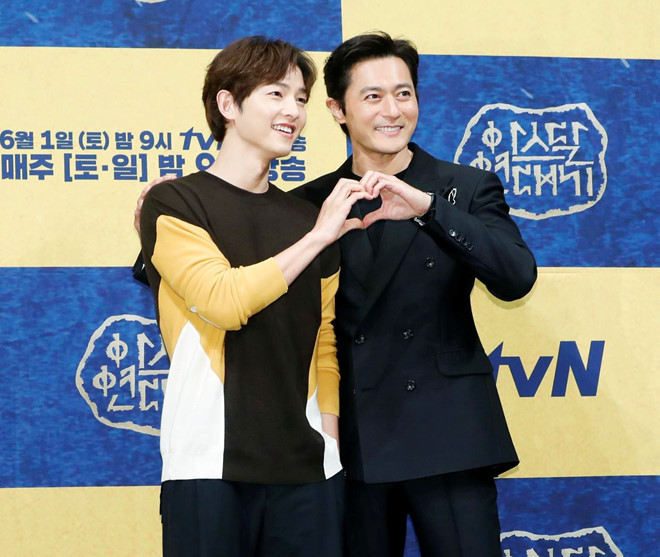 Dự án phim truyền hình sắp ra mắt cũng đánh dấu sự hợp tác lần đầu của Song Joong Ki và đàn anh Jang Dong Gun.