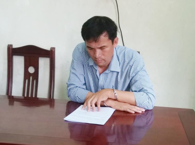 Nguyễn Năng Tĩnh xem bản ghi lời khai.