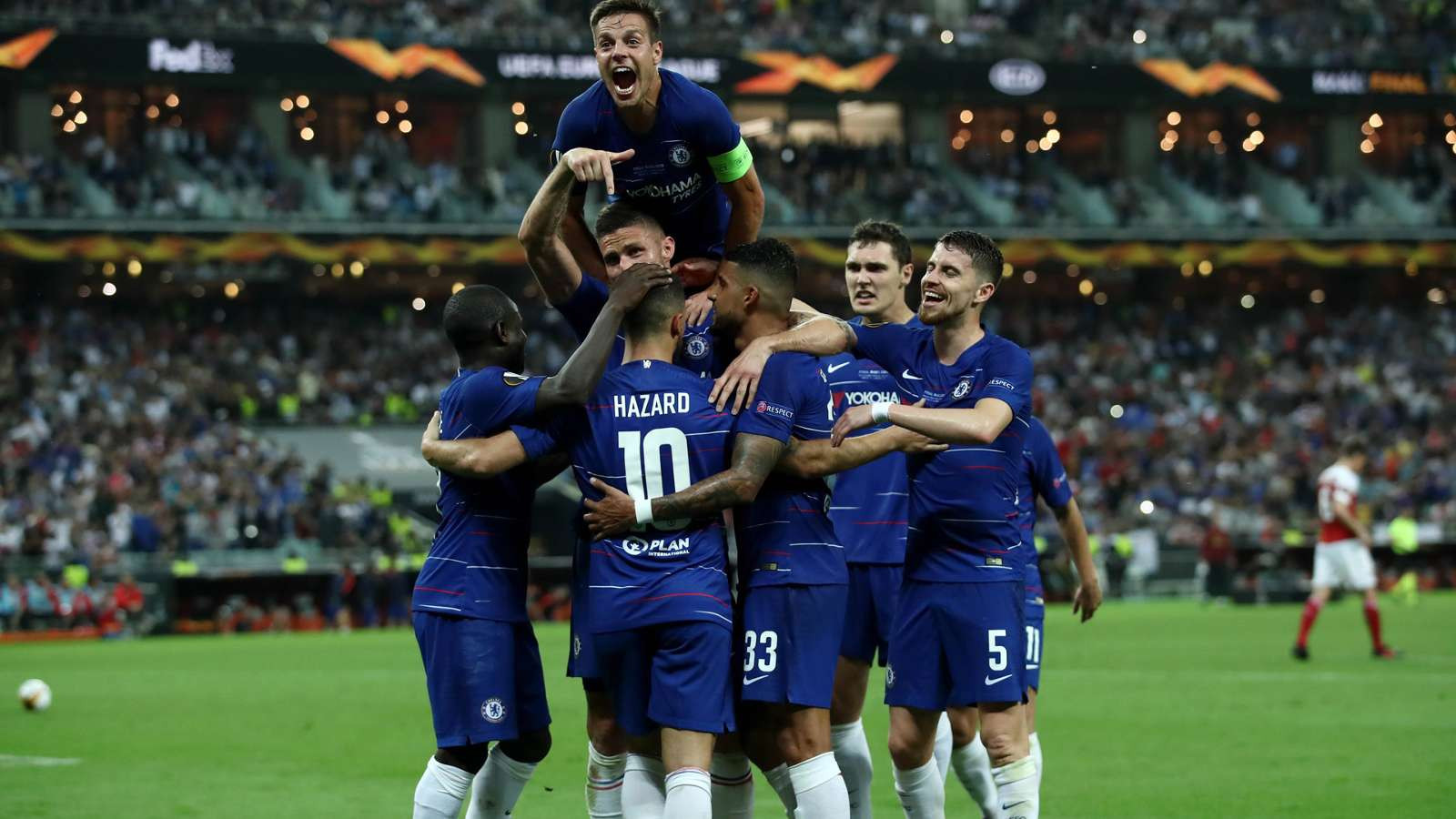 Niềm vui của các cầu thủ Chelsea khi chính thức đăng quang trên đấu trường Europa League mùa giải năm nay. Nguồn Getty.