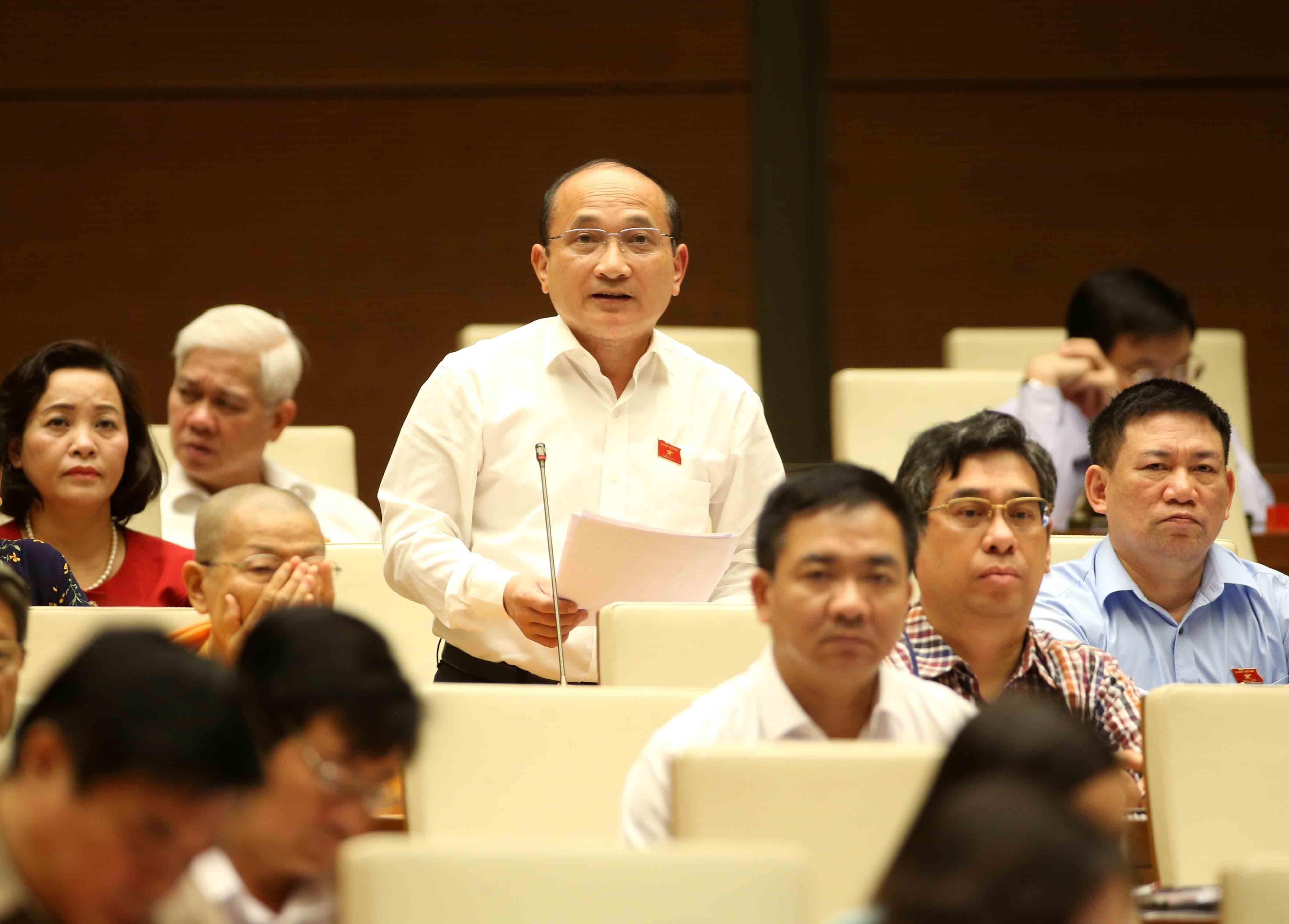 Đại biểu Nguyễn Thanh Hiền phát biểu trong phiên thảo luận tại Hội trường của Quốc hội. Ảnh: Thanh Loan